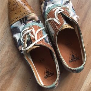 John Fluevog Gateways, lace-up brogue, size 10W/8M